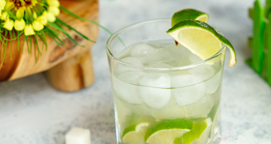Caipirinha: история создания и классический рецепт